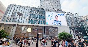 Nanjing Road Pedestrian Street Tour in Shanghai