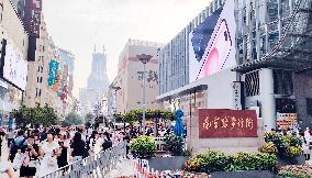 Nanjing Road Pedestrian Street Tour in Shanghai