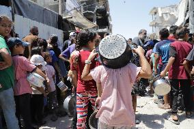 People Receive Food Aid In Jabalia Camp - Gaza