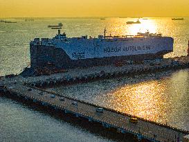 HOEGH AURORA Car Carrier in Suzhou