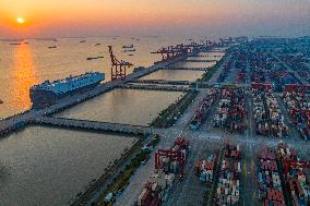 HOEGH AURORA Car Carrier in Suzhou