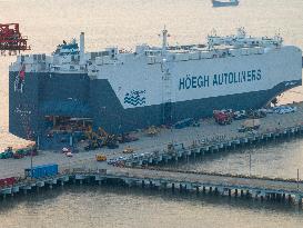 HOEGH AURORA Car Carrier in Suzhou