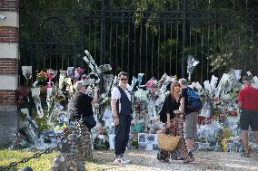 Mourners Bid Adieu To French Film Star Alain Delon - Douchy