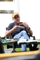 Jerry Seinfeld Eats Pizza With His Kids - The Hamptons