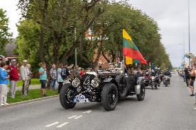 Vintage Vehicle Parade Baltic Chain 35