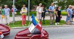 Vintage Vehicle Parade Baltic Chain 35