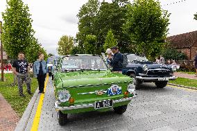 Vintage Vehicle Parade Baltic Chain 35