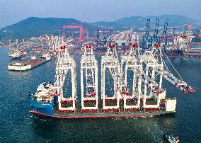 Ultra-large Shore Crane Export in Qingdao