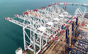 Ultra-large Shore Crane Export in Qingdao