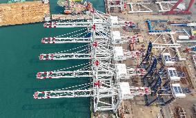 Ultra-large Shore Crane Export in Qingdao