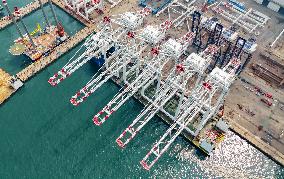 Ultra-large Shore Crane Export in Qingdao