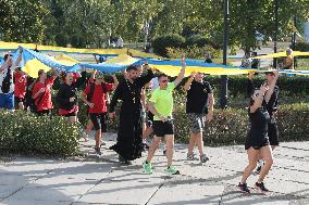 Run with Ukrainian flag in Kyiv