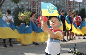 Run with Ukrainian flag in Kyiv