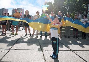 Run with Ukrainian flag in Kyiv