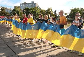 Run with Ukrainian flag in Kyiv