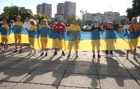 Run with Ukrainian flag in Kyiv