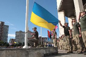 Run with Ukrainian flag in Kyiv