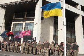 Run with Ukrainian flag in Kyiv