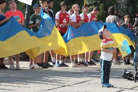 Run with Ukrainian flag in Kyiv