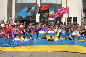 Run with Ukrainian flag in Kyiv