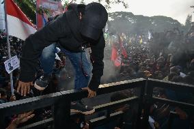 Indonesian Protest Against Ratification Of Regional Election Bill