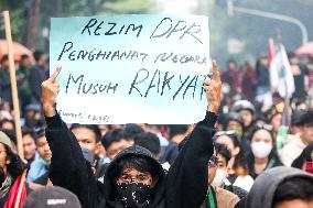 Thousands Of Students Hold Demonstration To Reject Revision Of Regional Election Law In Bandung, Indonesia