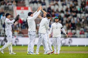 England v Sri Lanka - 1st Test Match: Day Three