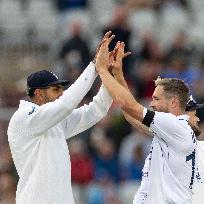 England v Sri Lanka - 1st Test Match: Day Three