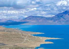 Tangra Yumco Lake Tour in Nagqu