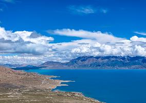 Tangra Yumco Lake Tour in Nagqu