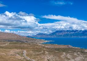 Tangra Yumco Lake Tour in Nagqu