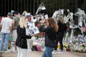 Mourners Bid Adieu To French Film Star Alain Delon - Douchy