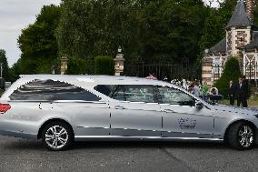 Arrival Of The Hearse At Alain Delon's Estate - Douchy