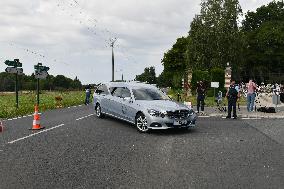 Arrival Of The Hearse At Alain Delon's Estate - Douchy