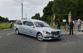 Arrival Of The Hearse At Alain Delon's Estate - Douchy