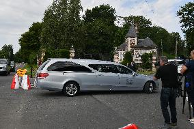 Arrival Of The Hearse At Alain Delon's Estate - Douchy