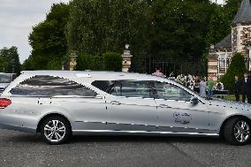 Arrival Of The Hearse At Alain Delon's Estate - Douchy