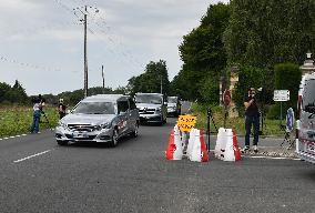 Arrival Of The Hearse At Alain Delon's Estate - Douchy