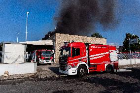 Fire In Food Factory In Pozzuoli, Fire Brigade Intervention Underway