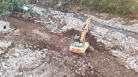 China Anneng Shenyang Rescue Team Repairs A Road in Huludao