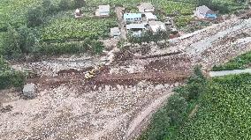 China Anneng Shenyang Rescue Team Repairs A Road in Huludao