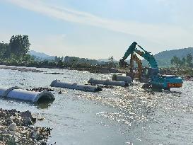 China Anneng Shenyang Rescue Team Repairs A Road in Huludao