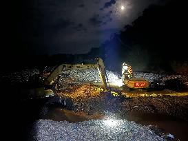 China Anneng Shenyang Rescue Team Repairs A Road in Huludao