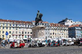 Tuk-Tuks Are Clogging Streets And Making Our City Unlivable