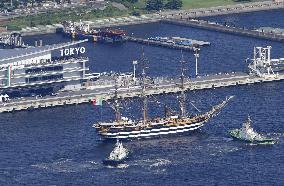 Italian Navy training ship visits Tokyo port