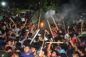 40 Injured As DU Students And Ansar Members Clash At Secretariat - Dhaka