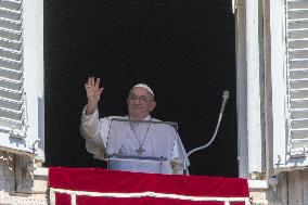 Pope Francis Angelus Prayer - Vatican