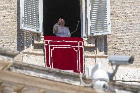 Pope Francis Angelus Prayer - Vatican