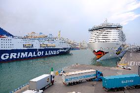 Aida Cosma Ocean Liner - Barcelona