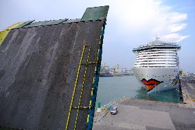 Aida Cosma Ocean Liner - Barcelona